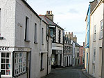 The narrow Castle Street - Peel - (21/12/03)